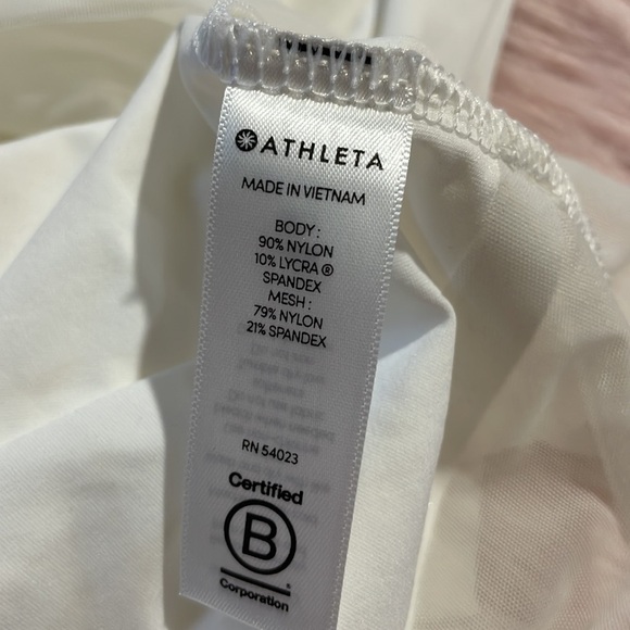 Elegant White Sleeveless Dress - Picture 9 of 9